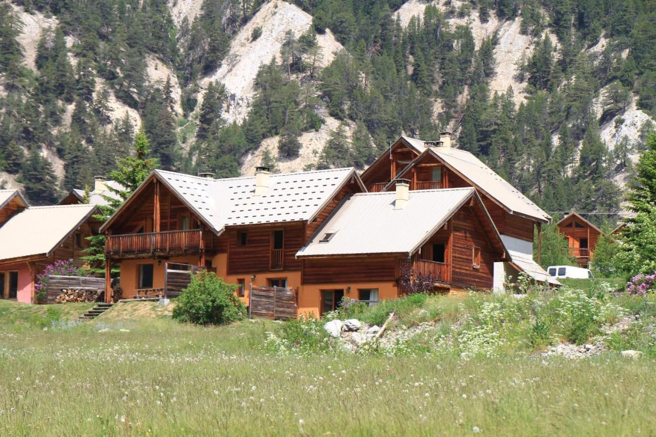 Le Gouroun Hameau Des Chazals Nevache Hautes Alpes Bagian luar foto