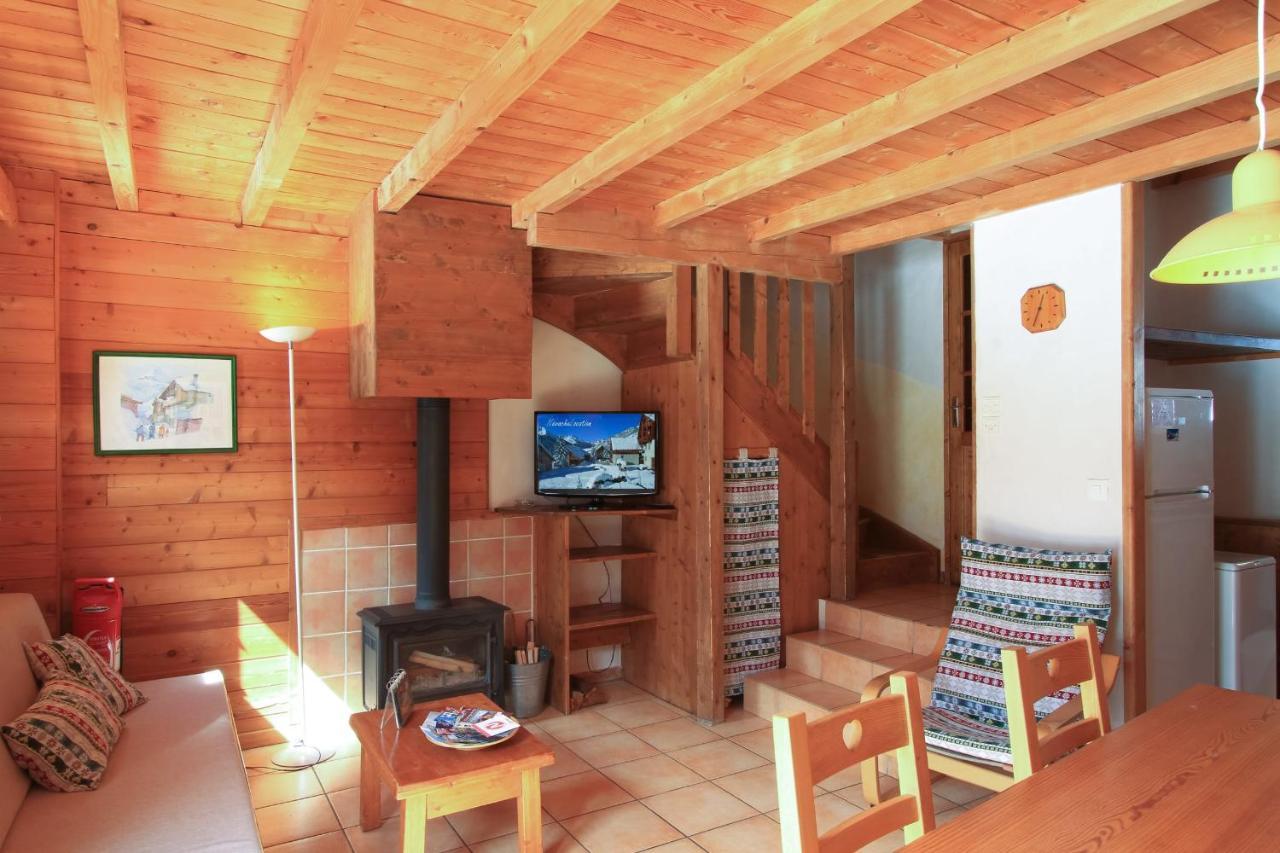 Le Gouroun Hameau Des Chazals Nevache Hautes Alpes Bagian luar foto